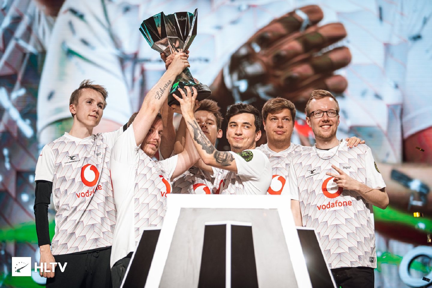 无畏契约：战术射击游戏中的角色技能系统、团队配合与经济系统资源管理全解析